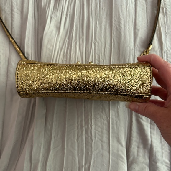 Michael Kors Golden Chained Crossbody Bag with squeeze closure - Picture 4 of 8